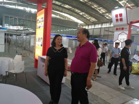 陕西省教育厅刘建林副厅长检查指导陕西旅游烹饪职业学院教育博览会布展情况