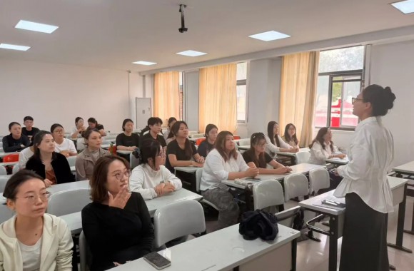 党建引领践初心 清洁教室暖人心——酒旅党支部组织开展公共多媒体教室志愿服务活动