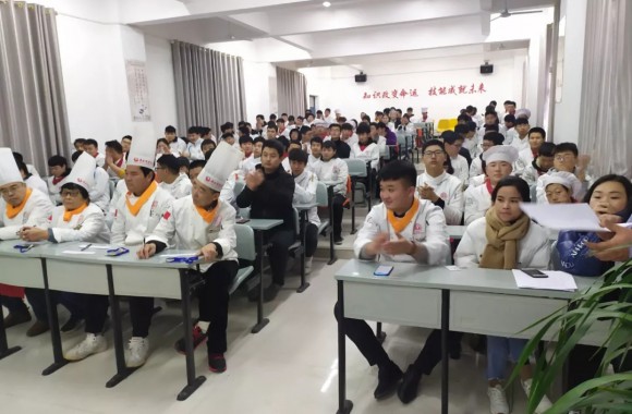 赛台看刀功！陕西旅游烹饪职业学院举行烹调工艺与营养专业基本功比赛