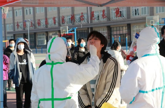 共克时艰，筑牢校园健康安全防线---我院组织开展全体师生核酸检测工作