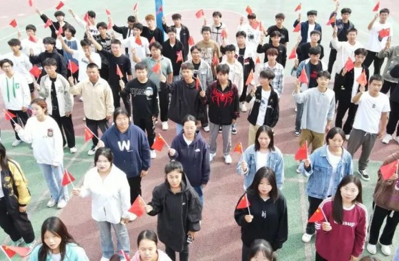 庆祝祖国成立74周年华诞 | 陕西旅游烹饪职业学院