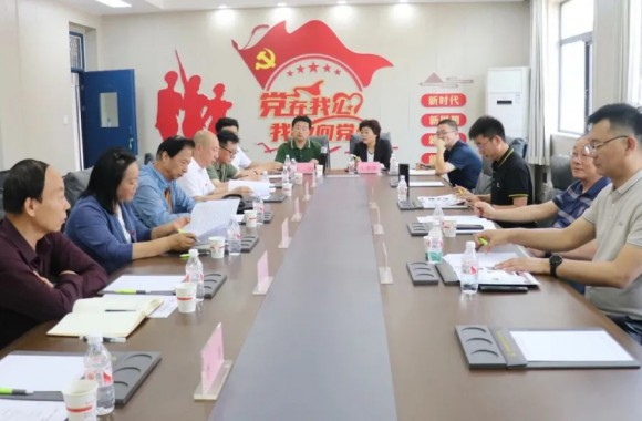 中国职教协会凤凰教育集团各位领导莅临我院开展课题调研交流