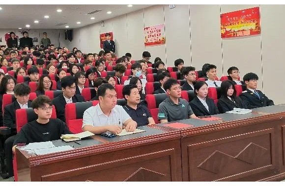 陕西旅游烹饪职业学院2024年春季学期党员发展培训开班仪式暨党课第一讲