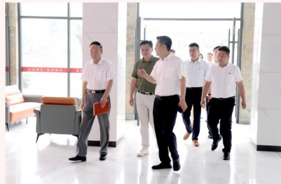 西藏阿里地区中等职业技术学校教师素质提升培训班老师来我院参观交流