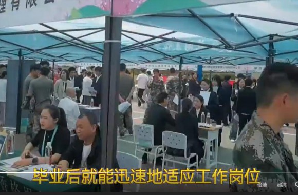 百企千岗，收获满满！陕西旅游烹饪职业学院2025届高校毕业生暨2023级学生顶岗实习校园招聘双选会成功举办。三秦都市报全媒体记者