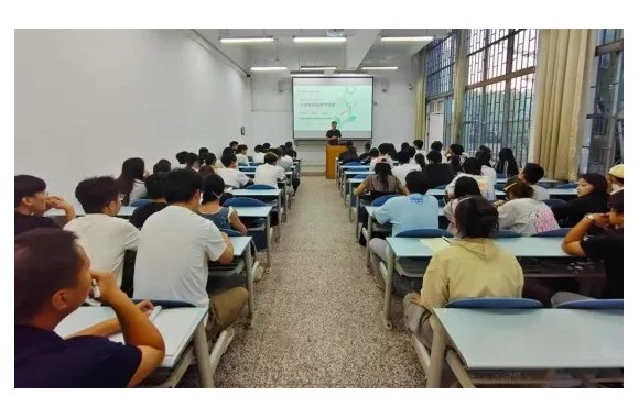 新起点·新使命·新征程｜幸福路校区开展2025级大学生班级骨干培训