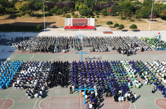 扬帆启新程 奋进正当时——我校隆重举行2026级新生开学典礼